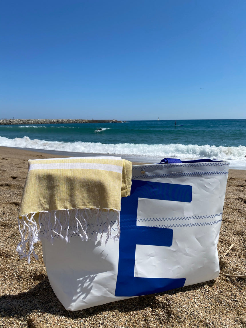 Bolsa de playa tejido blanco letra personalizable azul asa de cinta