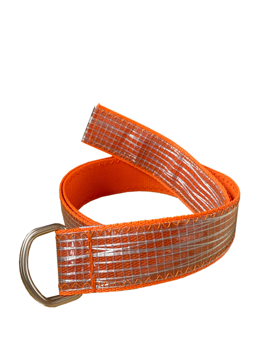 Cinturón naranja tejido gris cierre doble hebilla.